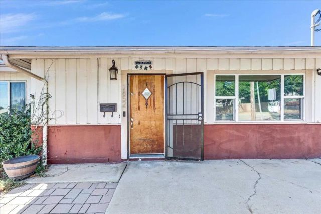 1852 Peppervilla Drive, El Cajon, CA 92021