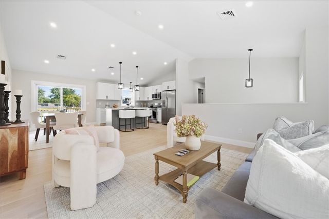 67 Kenway Avenue, Warwick, RI 02889