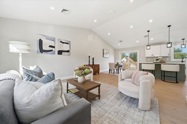 67 Kenway Avenue, Warwick, RI 02889