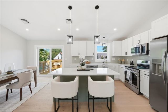 67 Kenway Avenue, Warwick, RI 02889