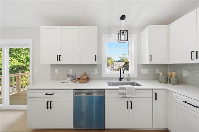 67 Kenway Avenue, Warwick, RI 02889