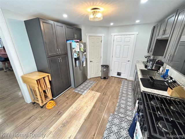 28260 Felician Street, Roseville, MI 48066