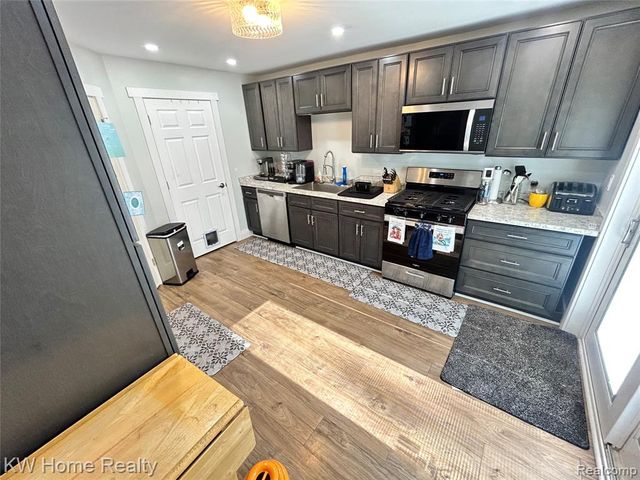 28260 Felician Street, Roseville, MI 48066