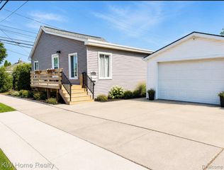 28260 Felician Street, Roseville, MI 48066
