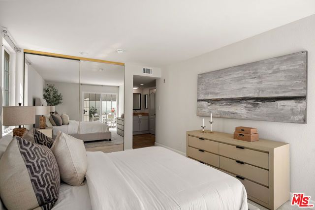 5050 Coldwater Canyon Avenue 203, Sherman Oaks, CA 91423