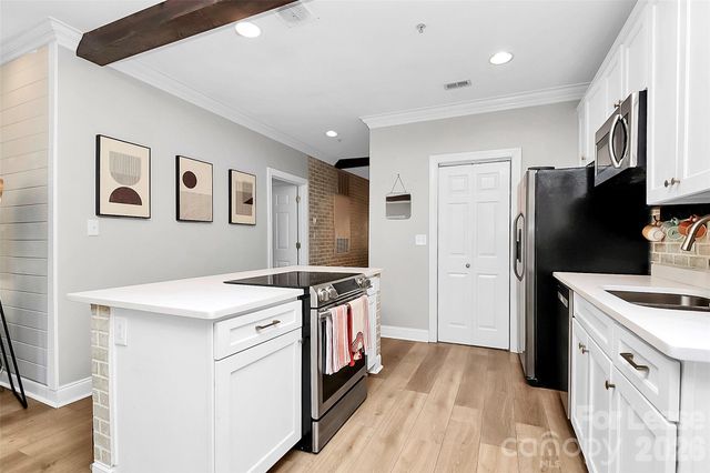 105 S Summit Avenue, Charlotte, NC 28208