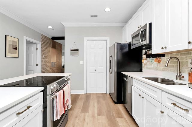 105 S Summit Avenue, Charlotte, NC 28208