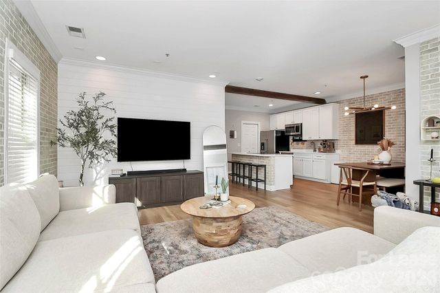 105 S Summit Avenue, Charlotte, NC 28208