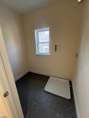 89 W End Ave, Newark City, NJ 07106