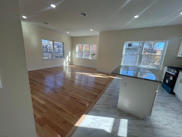 89 W End Ave, Newark City, NJ 07106