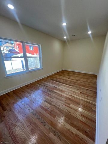 89 W End Ave, Newark City, NJ 07106