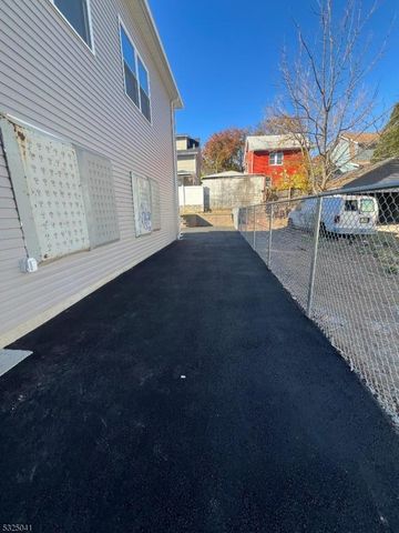 89 W End Ave, Newark City, NJ 07106