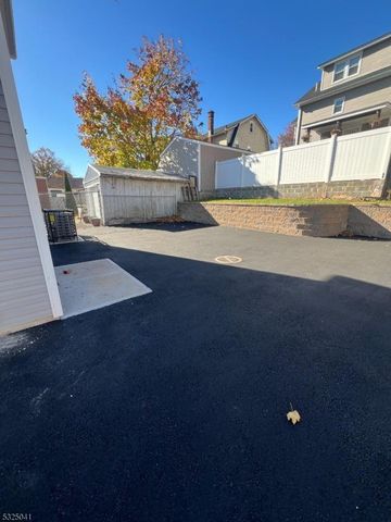 89 W End Ave, Newark City, NJ 07106
