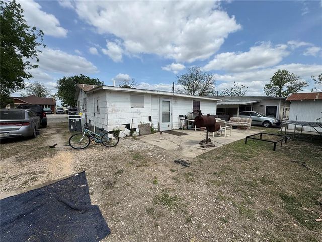145 N Kowald LN, New Braunfels, TX 78130