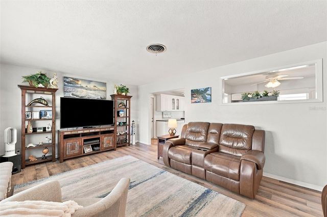 8919 109TH LANE, Seminole, FL 33772
