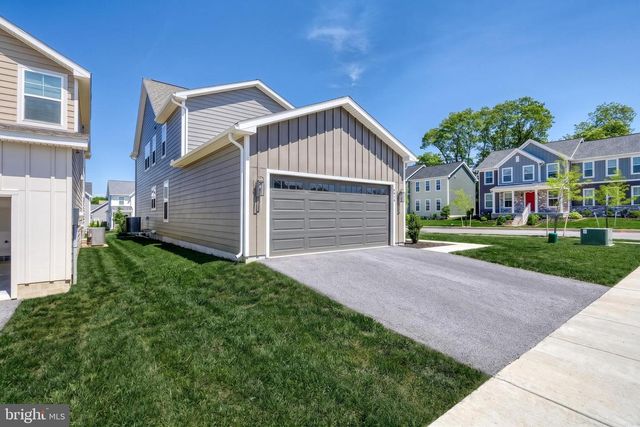2418 HAWTHORNE DR, Harrisburg, PA 17110