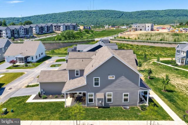 2418 HAWTHORNE DR, Harrisburg, PA 17110