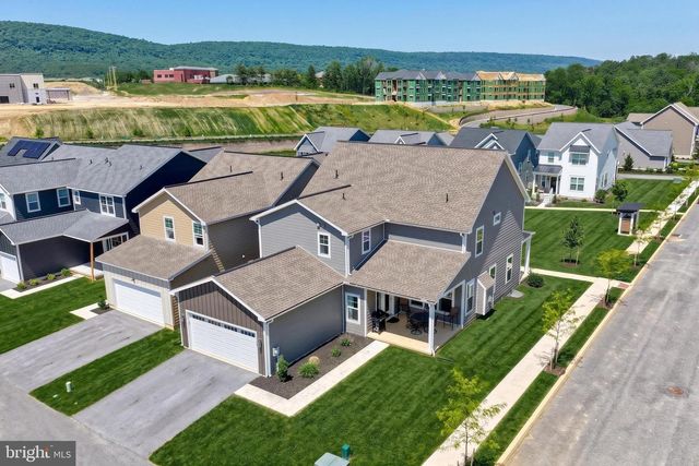 2418 HAWTHORNE DR, Harrisburg, PA 17110