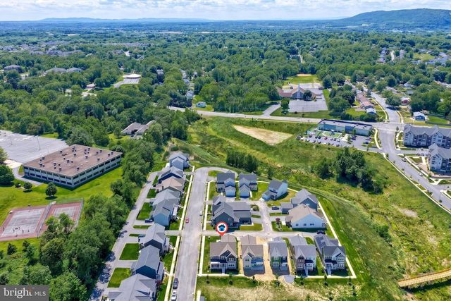 2418 HAWTHORNE DR, Harrisburg, PA 17110