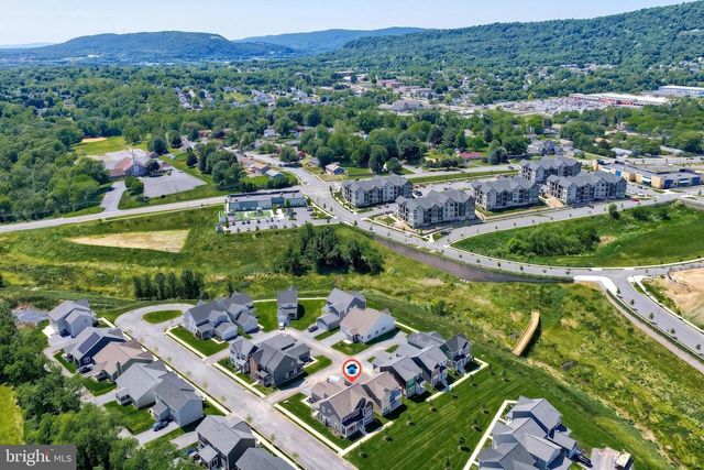 2418 HAWTHORNE DR, Harrisburg, PA 17110