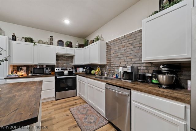 24248 Calhoun Road, Shady Point, OK 74956