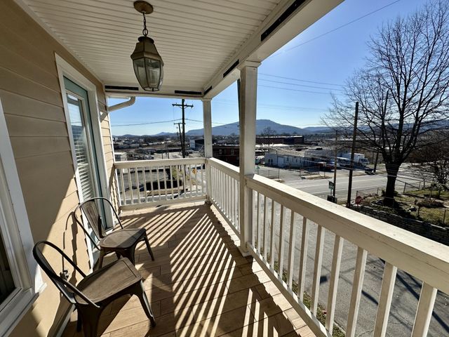 1001 E 11th Street, Chattanooga, TN 37403