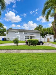 4420 NW 37th St, Lauderdale Lakes, FL 33319
