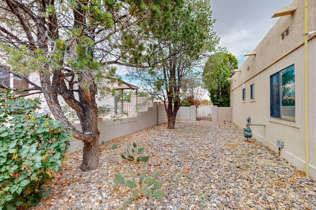 704 STALLION Road SE, Rio Rancho, NM 87124