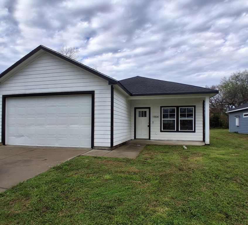 1904 Wesley Street, Greenville, TX 75401