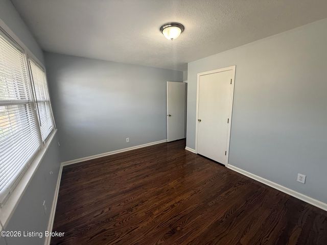 2444 Bradley Ave, Louisville, KY 40217