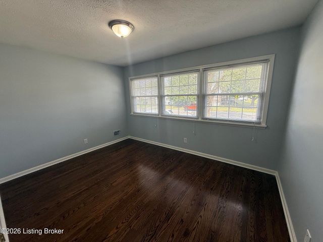 2444 Bradley Ave, Louisville, KY 40217