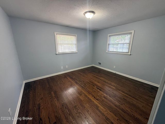 2444 Bradley Ave, Louisville, KY 40217