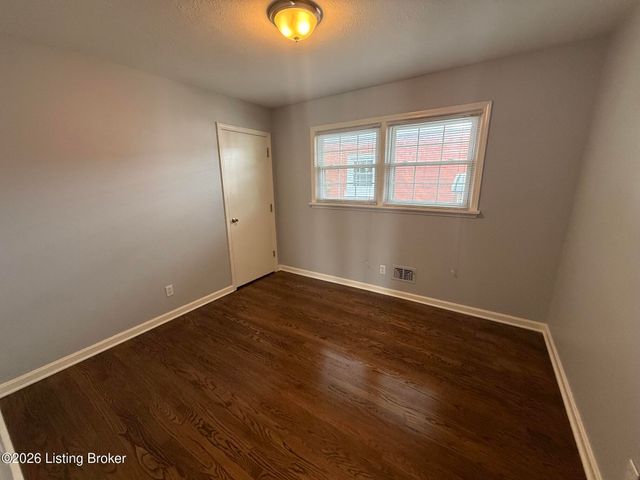 2444 Bradley Ave, Louisville, KY 40217