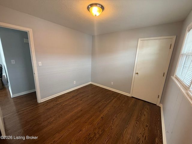 2444 Bradley Ave, Louisville, KY 40217