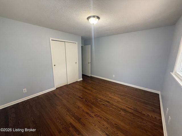 2444 Bradley Ave, Louisville, KY 40217