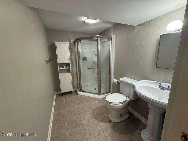 2444 Bradley Ave, Louisville, KY 40217