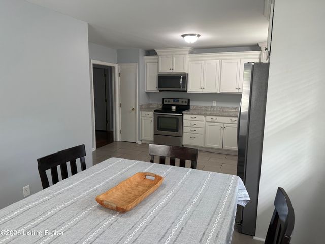 2444 Bradley Ave, Louisville, KY 40217