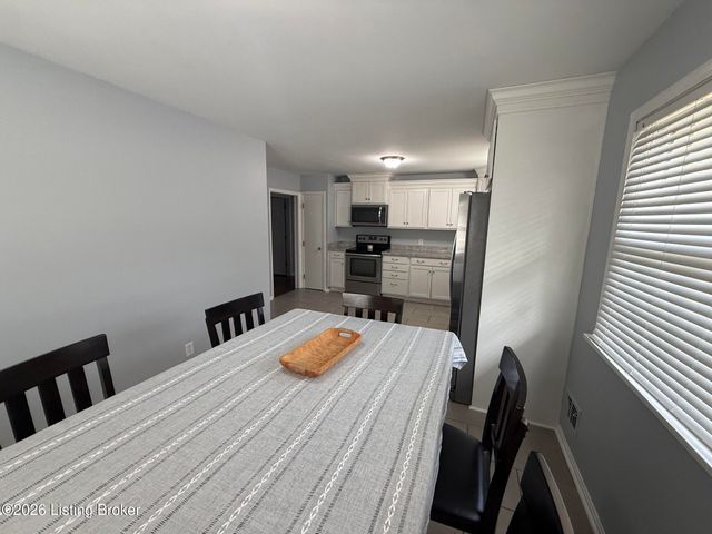 2444 Bradley Ave, Louisville, KY 40217