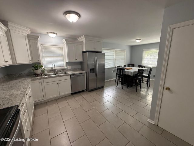 2444 Bradley Ave, Louisville, KY 40217