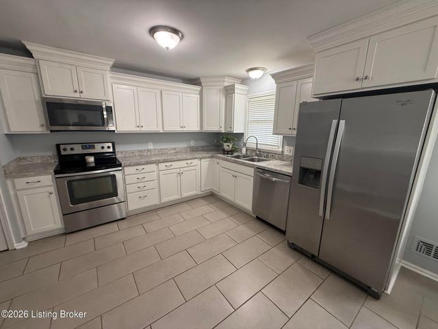 2444 Bradley Ave, Louisville, KY 40217