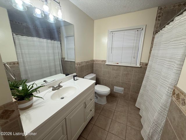2444 Bradley Ave, Louisville, KY 40217