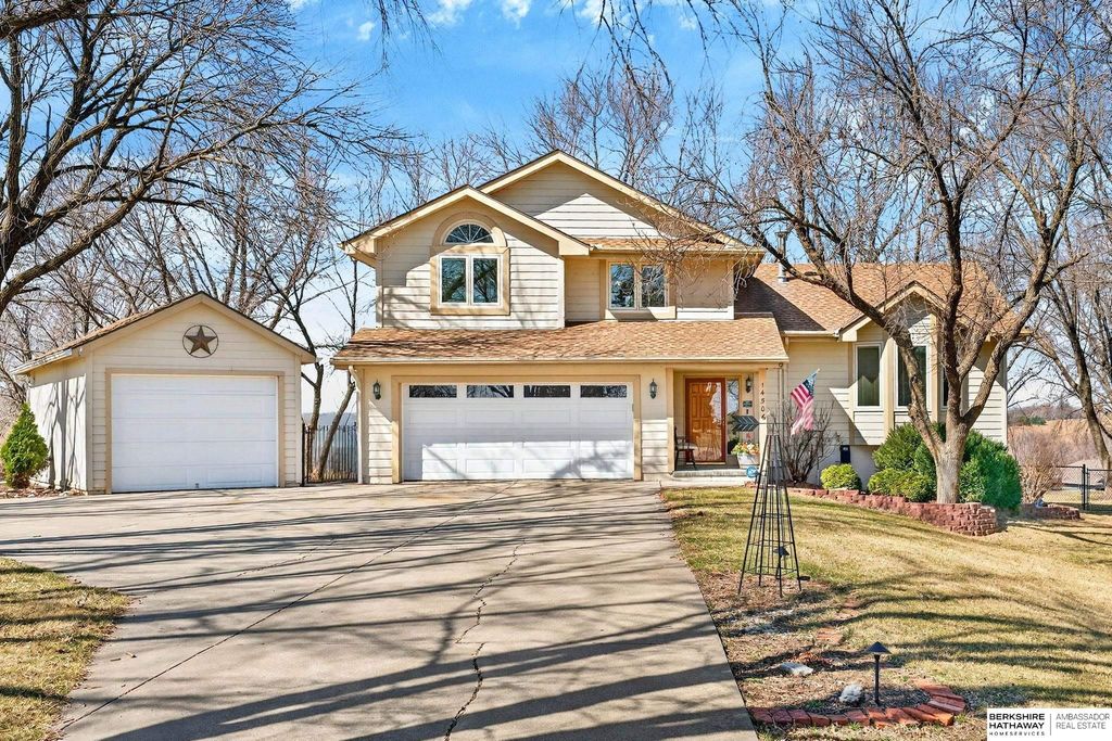 14506 Hackberry Lane, Plattsmouth, NE 68048
