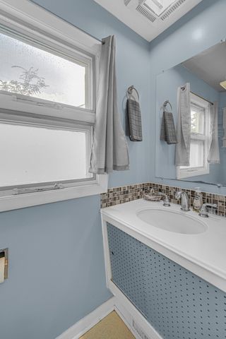 909 Pershing Drive, Wauconda, IL 60084