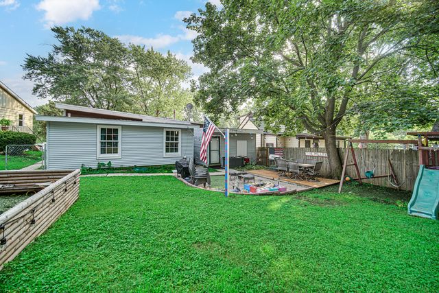 909 Pershing Drive, Wauconda, IL 60084