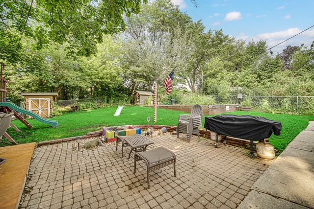 909 Pershing Drive, Wauconda, IL 60084
