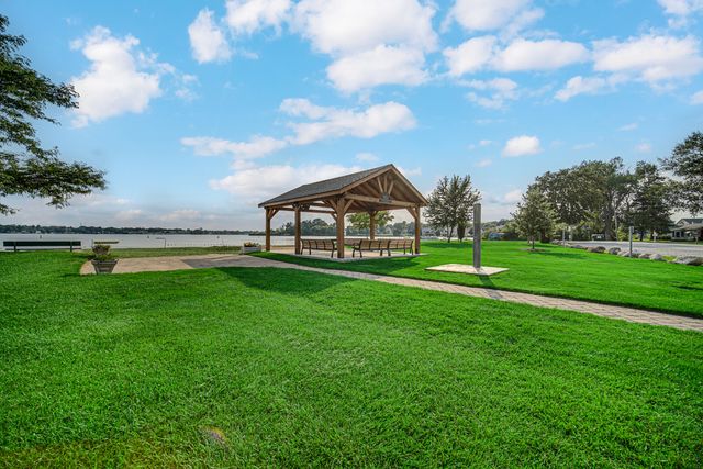 909 Pershing Drive, Wauconda, IL 60084