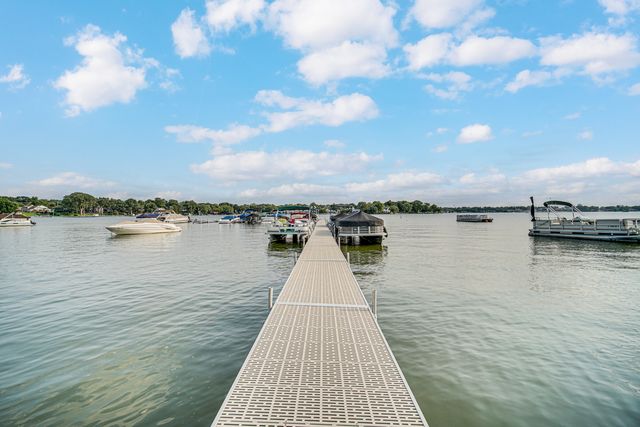 909 Pershing Drive, Wauconda, IL 60084