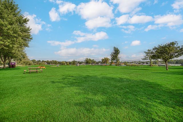 909 Pershing Drive, Wauconda, IL 60084