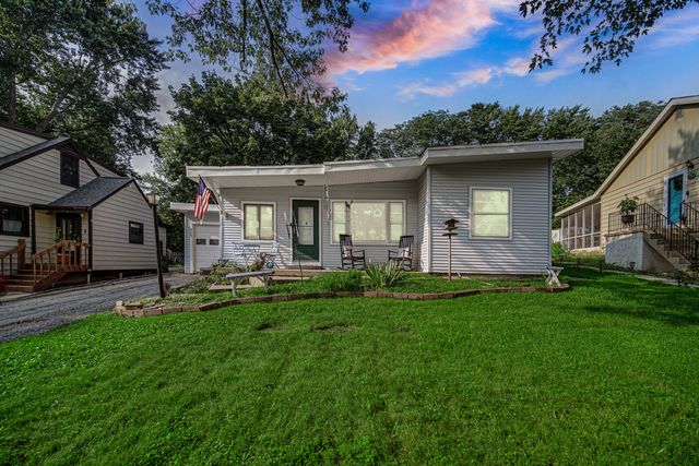 909 Pershing Drive, Wauconda, IL 60084