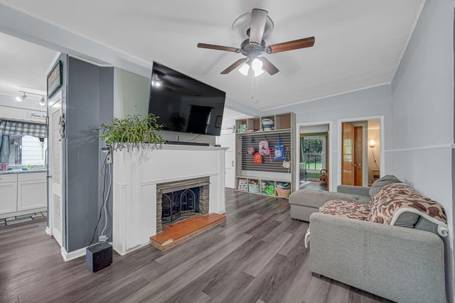 909 Pershing Drive, Wauconda, IL 60084